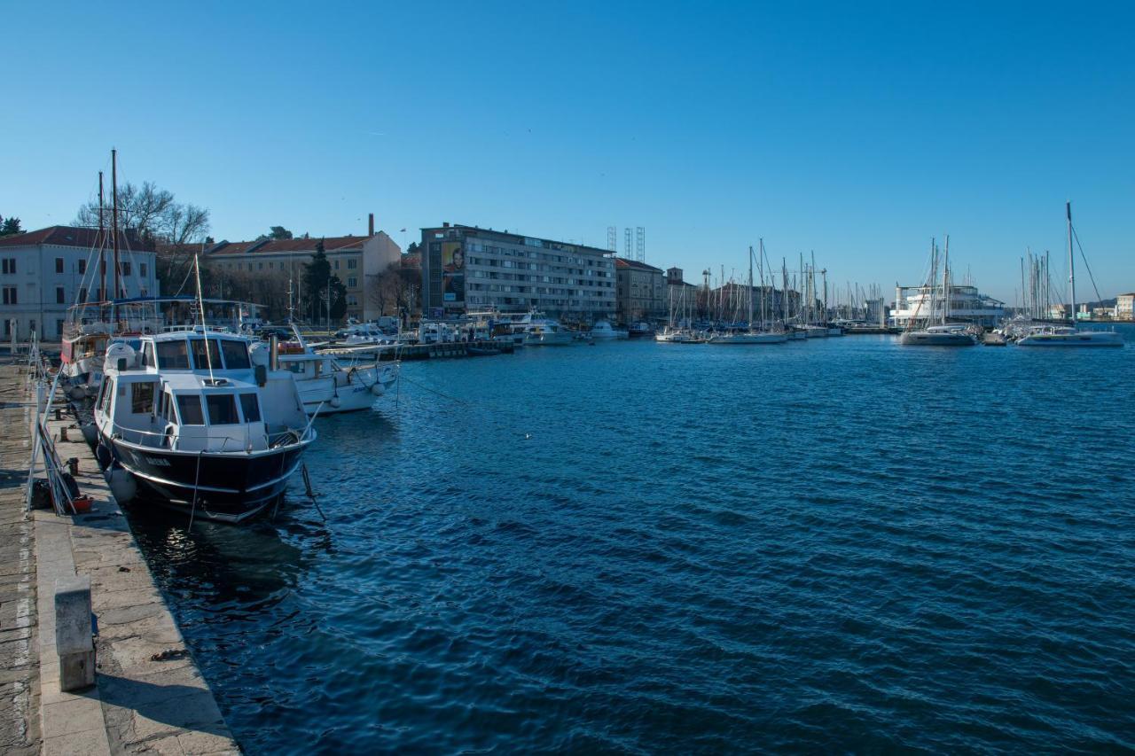 Point * Pula